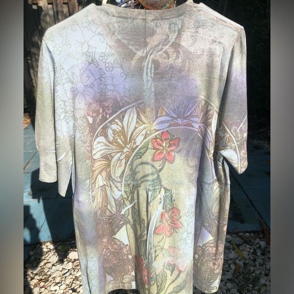 Button sweater, short sleeve gently used - Picture 2 of 5